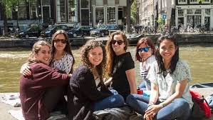 Pio, seorang anak petani dari Sumatera Utara, adalah bukti nyata bahwa keterbatasan bukanlah penghalang untuk sukses. Lewat Program Aupair Jerman, ia berhasil membuka jalannya sendiri menuju Eropa dan membangun masa depan yang lebih cerah.